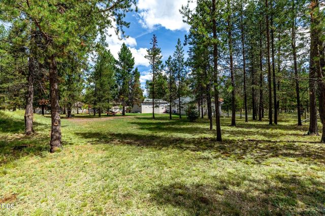 55219 Lazy River Drive, Bend, OR 97707