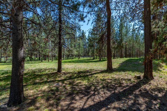 55219 Lazy River Drive, Bend, OR 97707