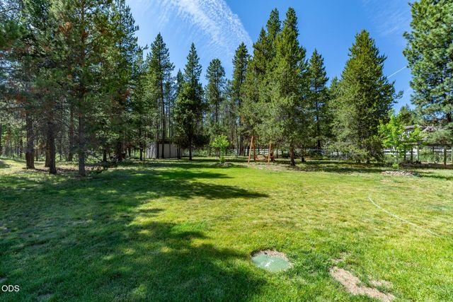 55219 Lazy River Drive, Bend, OR 97707
