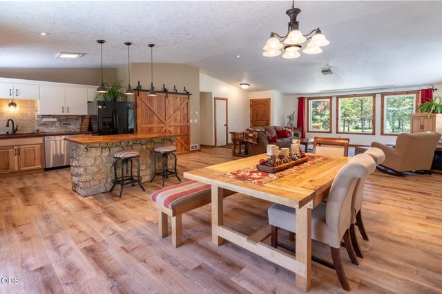 55219 Lazy River Drive, Bend, OR 97707