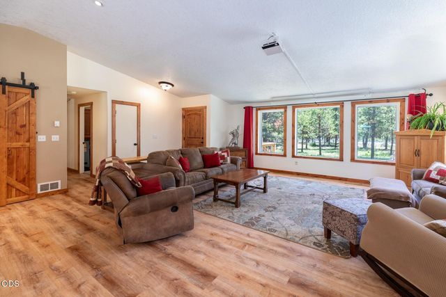 55219 Lazy River Drive, Bend, OR 97707