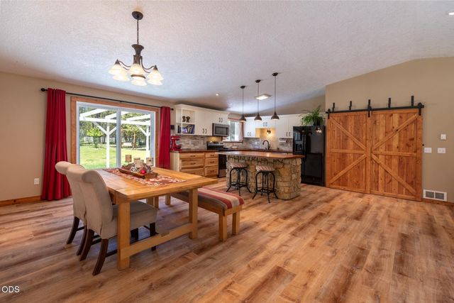 55219 Lazy River Drive, Bend, OR 97707