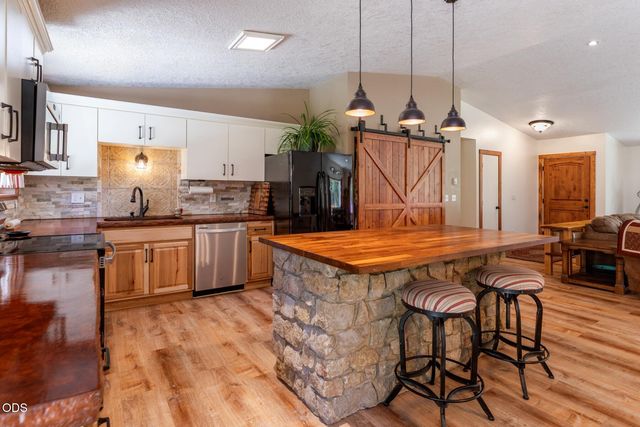 55219 Lazy River Drive, Bend, OR 97707