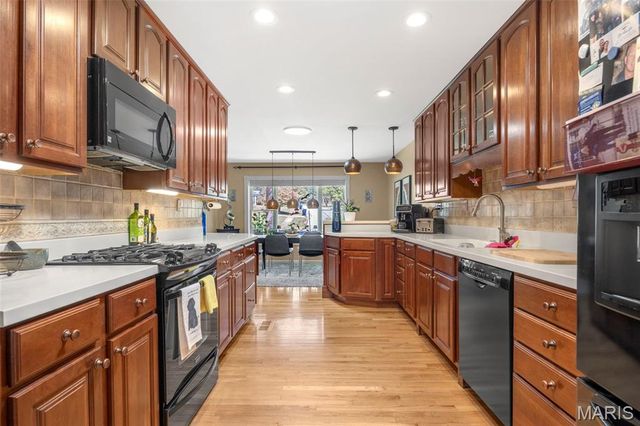 13172 Greenbough Drive, St Louis, MO 63146