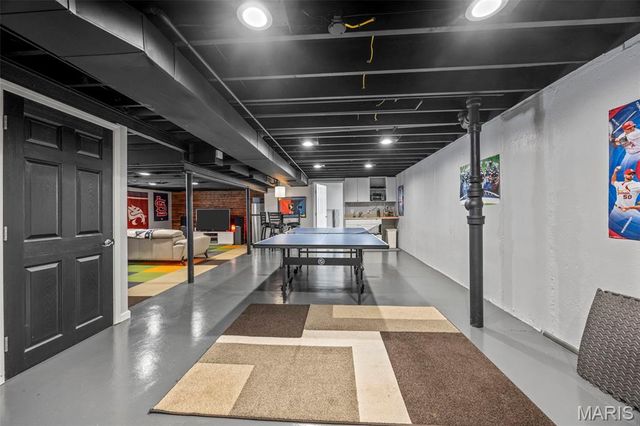 13172 Greenbough Drive, St Louis, MO 63146