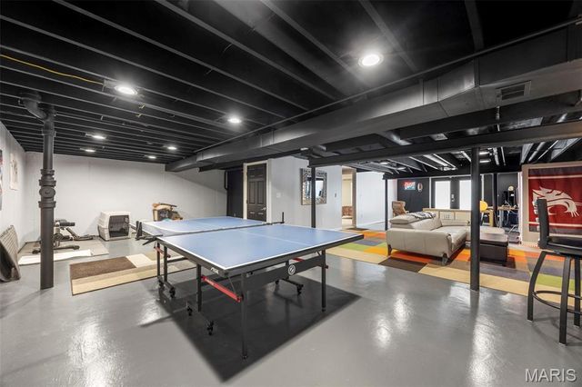 13172 Greenbough Drive, St Louis, MO 63146