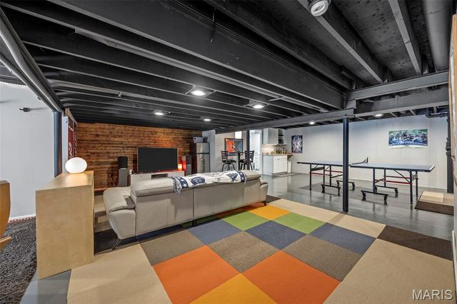 13172 Greenbough Drive, St Louis, MO 63146