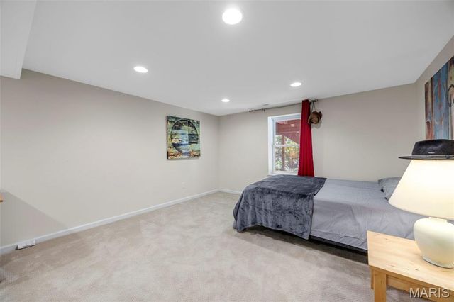 13172 Greenbough Drive, St Louis, MO 63146