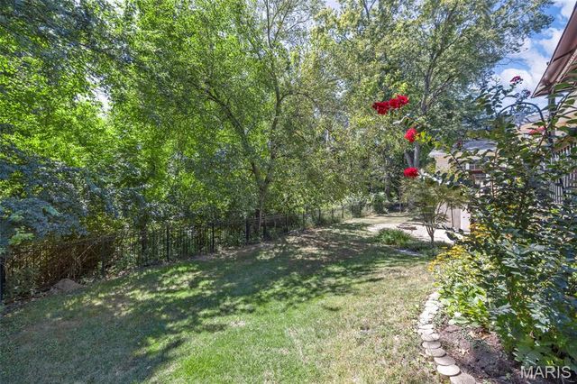 13172 Greenbough Drive, St Louis, MO 63146