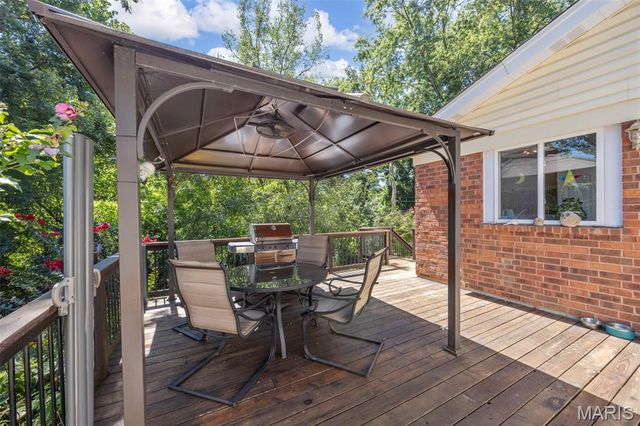 13172 Greenbough Drive, St Louis, MO 63146