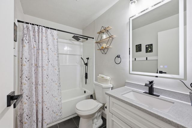 6097 Karl Road, Columbus, OH 43229