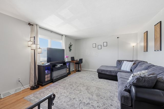 6097 Karl Road, Columbus, OH 43229