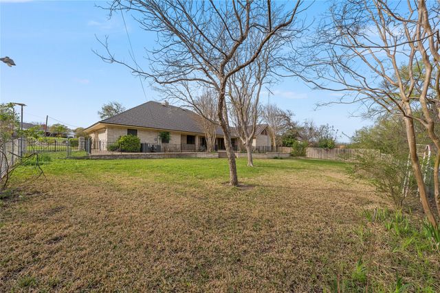 2510 OAK RIDGE, Clifton, TX 76634