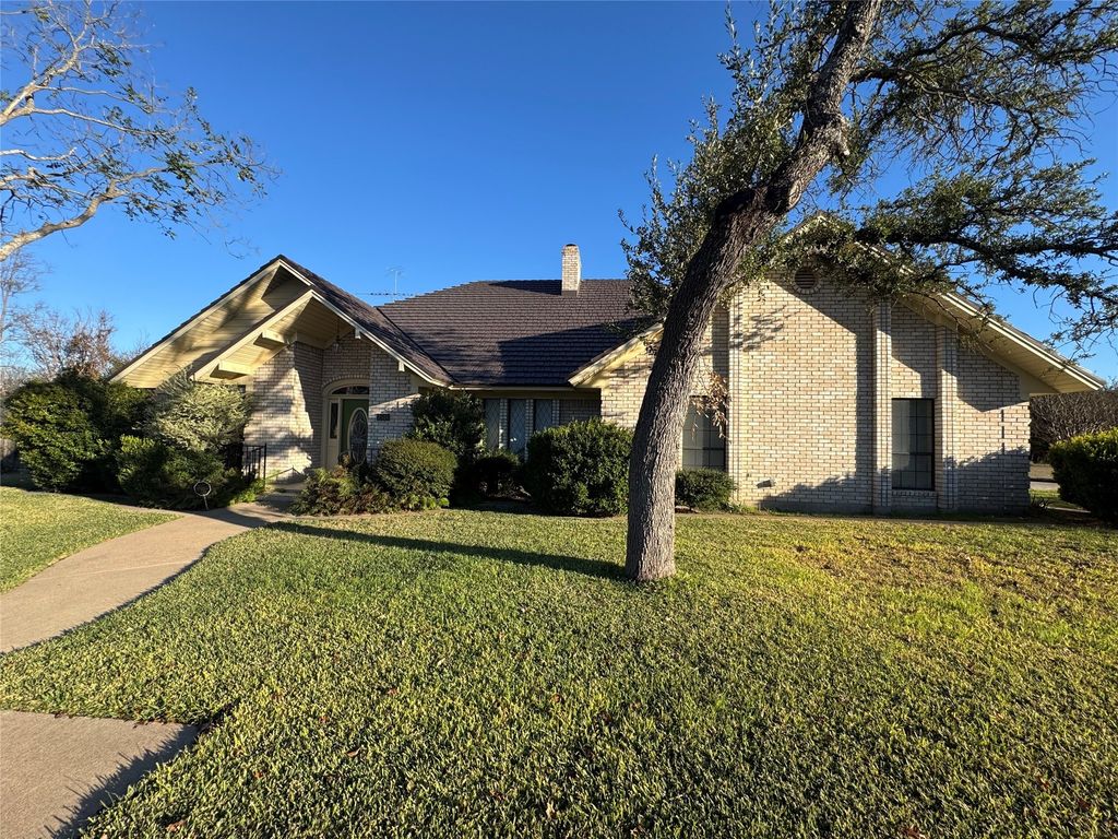 2510 OAK RIDGE, Clifton, TX 76634