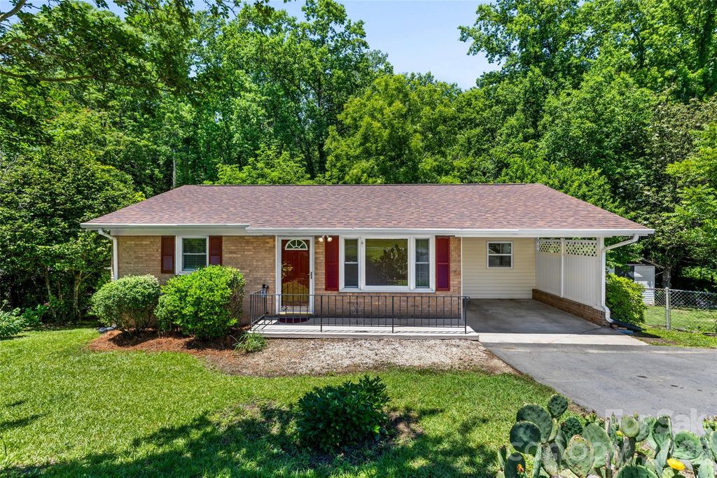 219 Belton Avenue, Mount Holly, NC 28120