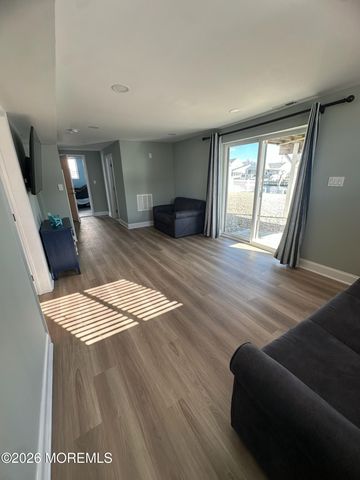 71 Ronald Avenue S, Bayville, NJ 08721