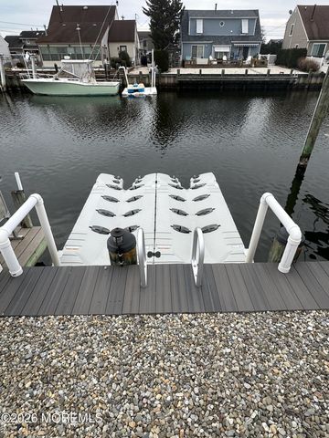 71 Ronald Avenue S, Bayville, NJ 08721