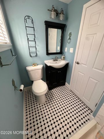 71 Ronald Avenue S, Bayville, NJ 08721