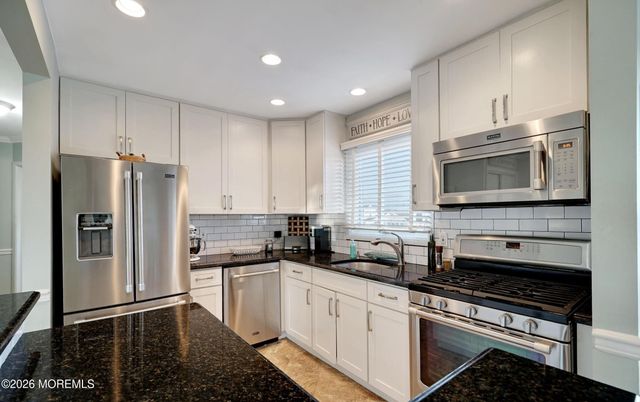 71 Ronald Avenue S, Bayville, NJ 08721