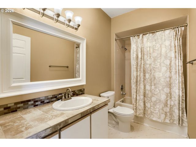 1231 Ne HORIZON Loop 209, Hillsboro, OR 97124