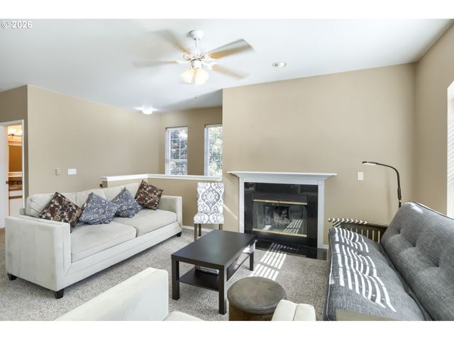 1231 Ne HORIZON Loop 209, Hillsboro, OR 97124