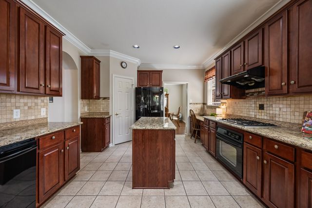 1501 Weathered Wood Lane, Garland, TX 75040