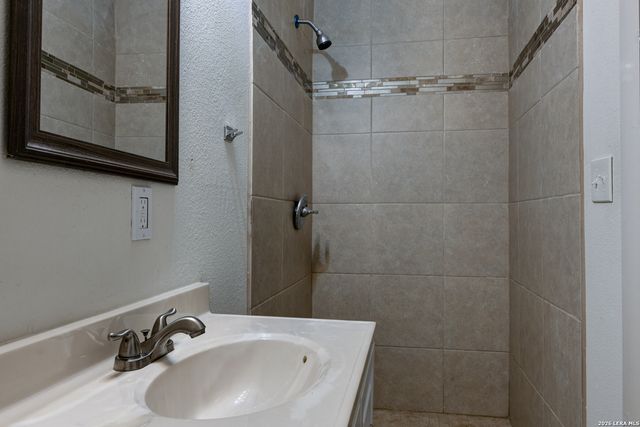 332 Avondale Ave., San Antonio, TX 78223