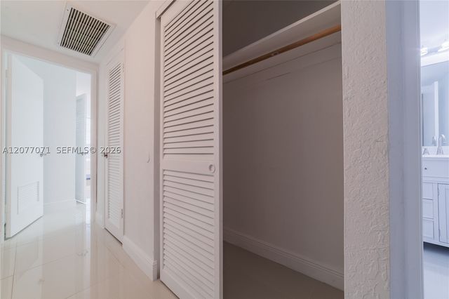 19390 Collins Ave 419, Sunny Isles Beach, FL 33160