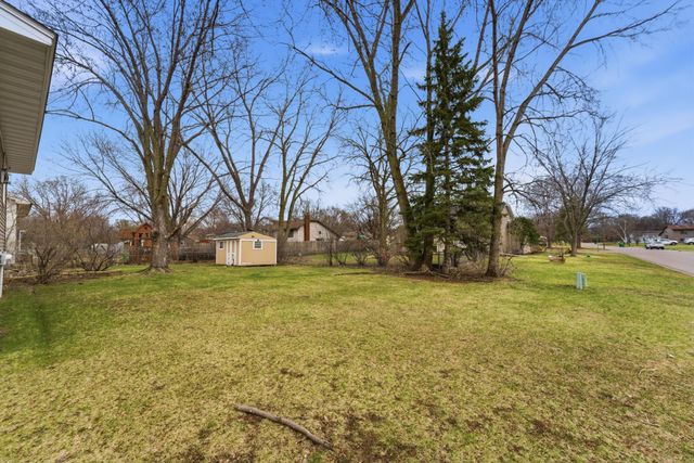 1533 79th Avenue N, Brooklyn Park, MN 55444