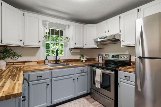 438 Twin Lakes Drive 438, Halifax, MA 02338