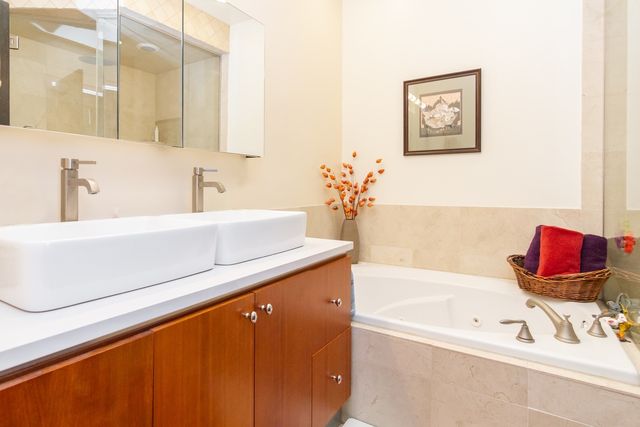 1926 N Lincoln Park West Street 5A, Chicago, IL 60614