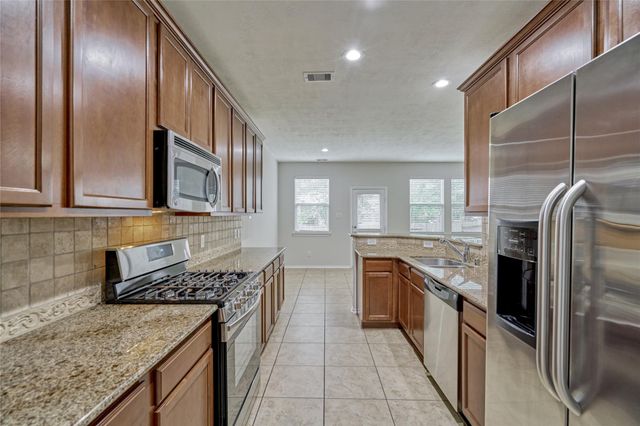 26 Bowerbank Court, Magnolia, TX 77354