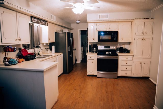 3321 EARL DR, Memphis, TN 38128