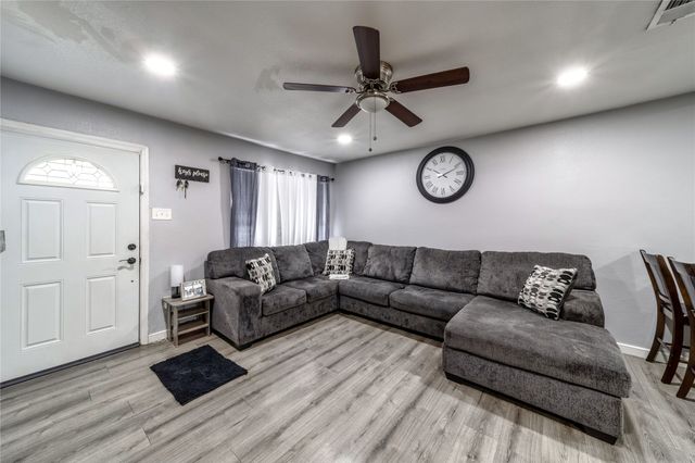 726 Royal Crest, Mesquite, TX 75149