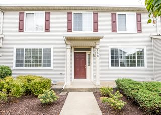 768 County Line Road, Aurora, IL 60502