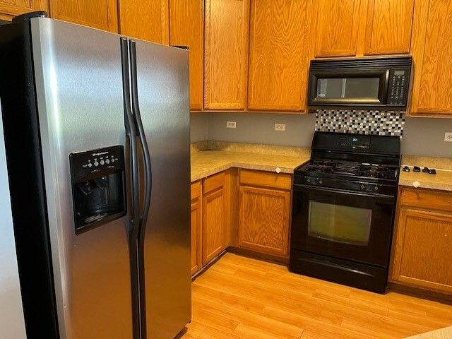 311 S SPRINGBROOK Trail S 311, Oswego, IL 60543