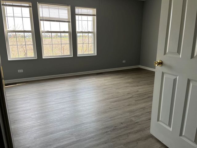 311 S SPRINGBROOK Trail S 311, Oswego, IL 60543