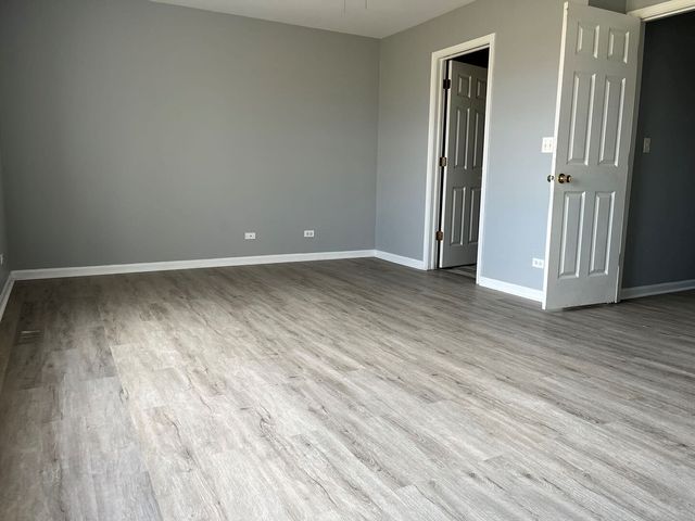 311 S SPRINGBROOK Trail S 311, Oswego, IL 60543