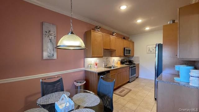 94 Lakeside Court, Shirley, NY 11967