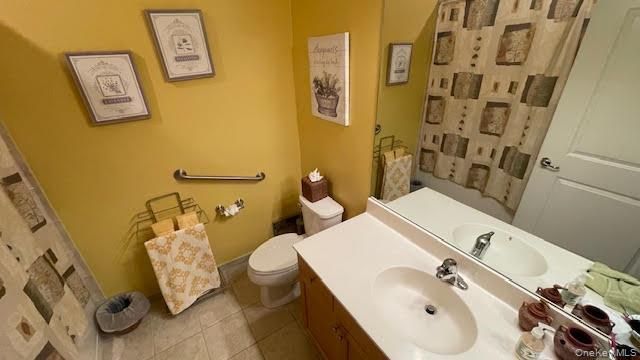 94 Lakeside Court, Shirley, NY 11967