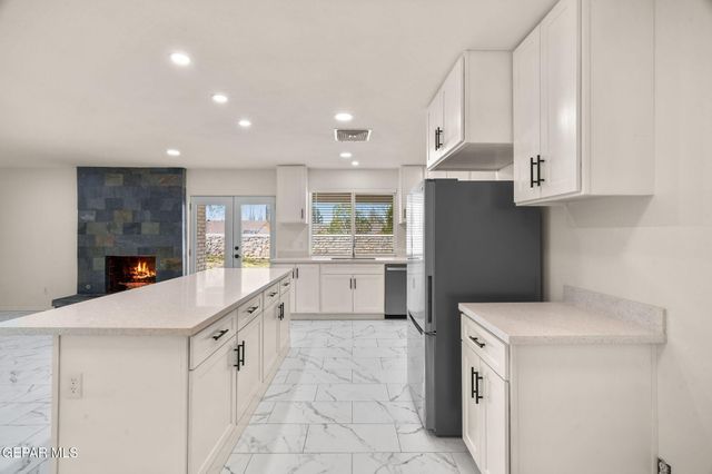 333 EL PUENTE Drive, El Paso, TX 79912