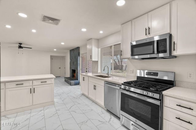 333 EL PUENTE Drive, El Paso, TX 79912