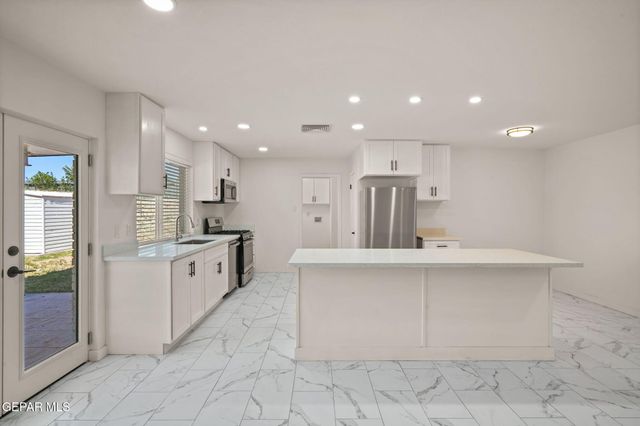 333 EL PUENTE Drive, El Paso, TX 79912