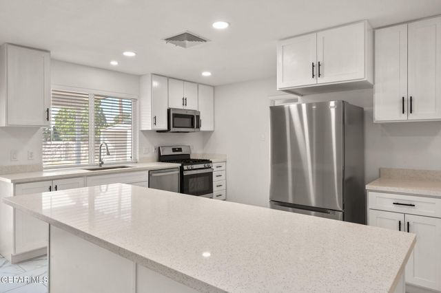 333 EL PUENTE Drive, El Paso, TX 79912