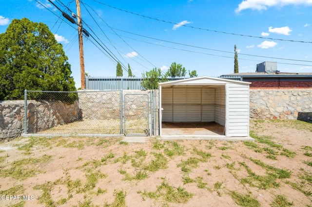 333 EL PUENTE Drive, El Paso, TX 79912