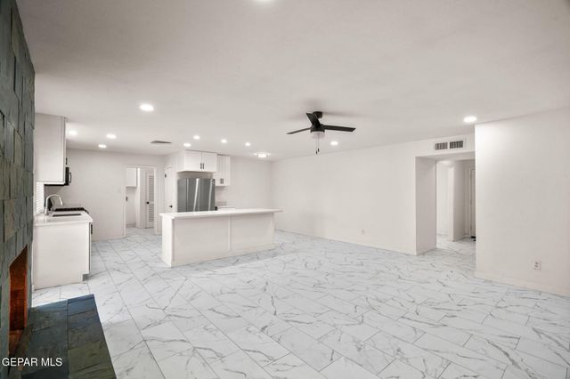 333 EL PUENTE Drive, El Paso, TX 79912