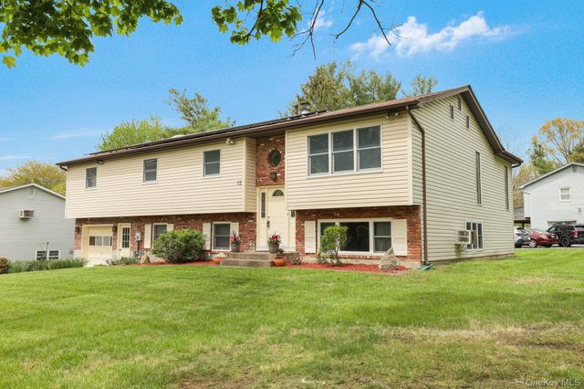 12 Carnation Drive, Nanuet, NY 10954