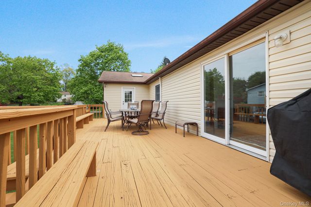 12 Carnation Drive, Nanuet, NY 10954
