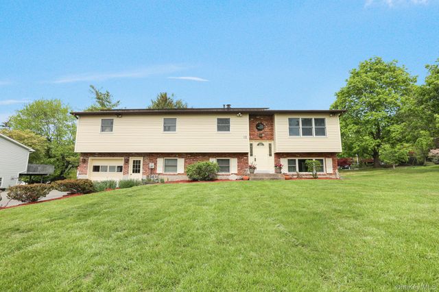 12 Carnation Drive, Nanuet, NY 10954