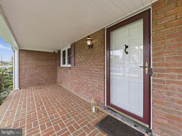 16635 LONGSTREET DR, Williamsport, MD 21795